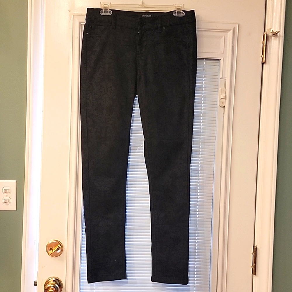 White House Black Market contour jeans with pattern. Size S. Regular fit